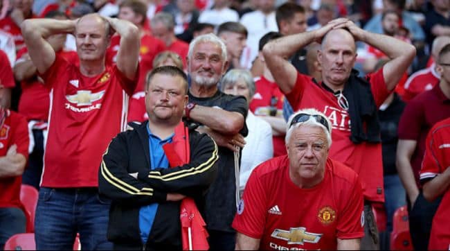 manchester_united_liverpool_fans.jpg