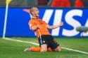 Первый гол сборной Голландии перезаписан на счёт Снейдера
